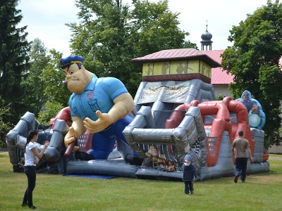 Zábava v čele s nafukovacími atrakcemi čeká na děti v turnovském parku
