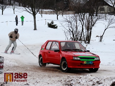 FOTO: V Roprachticích a na Kozákově zahájili seriál v autoskijöringu
