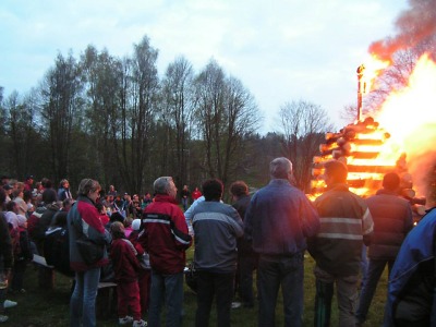 V Kundraticích budou čarodějnice pálit na fotbalovém hřišti