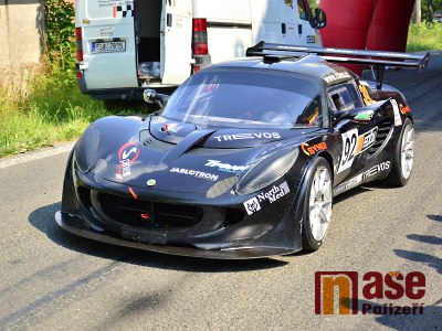 FOTO: Z Vrchlabí na Benecko jela v extrémním vedru stovka jezdců