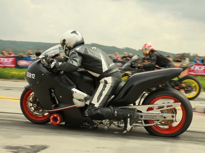 Nejlepší dragstery opět zavítají na letiště v Hoškovicích