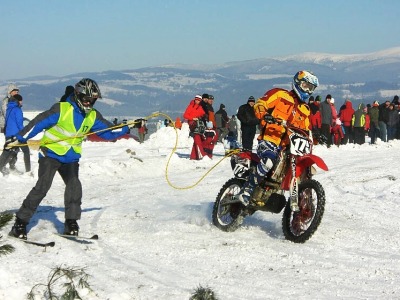 Aktualizováno: Závody v moto i horseskijöringu pořadatelé odvolali