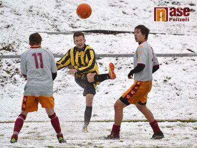 FOTO: Košťálov na sněhu a blátě podlehl libereckým vojákům