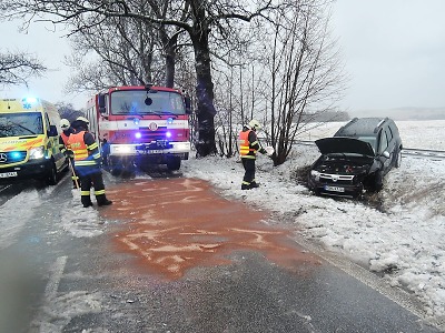 Sníh ochromil dopravu, k větším nehodám došlo v Tatobitech a Mírové