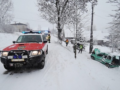 Sněžení zkomplikovalo dopravní situaci, větší nehoda v Roprachticích