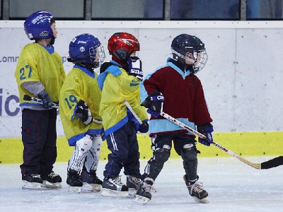 Hokejová školička láká do Lomnice děti ze širokého okolí