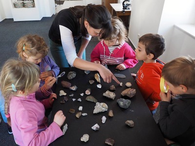 Děti jsou zvané na Hrátky s kameny do semilského muzea