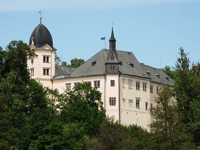 Nabídka hradů a zámků v květnu uspokojí rodiny s dětmi i romantiky