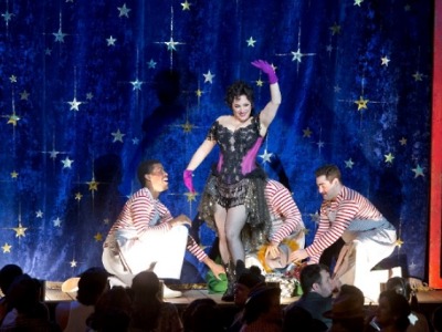 Sezonu přenosů z MET zakončí tandem Sedlák kavalír a Komedianti