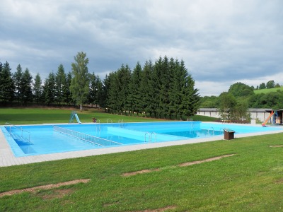 V Mříčné otevřeli rekonstruované koupaliště, lákají i na kulturní akce