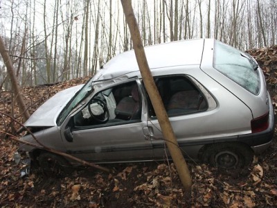 Opilý řidič po havárii u Turnova klidně usnul v autě