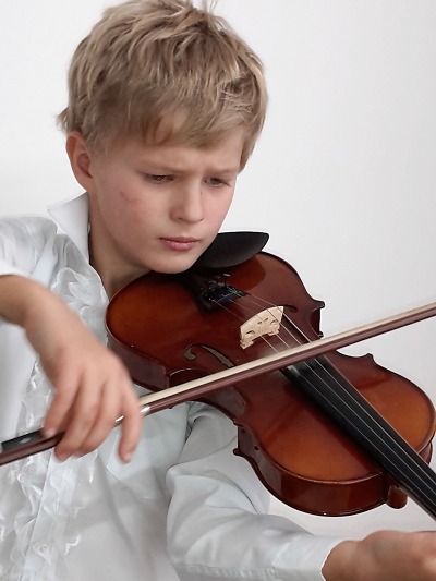 Česko zpívá koledy spolu s cimbálovkou Dušana Kotlára v Pěnčíně