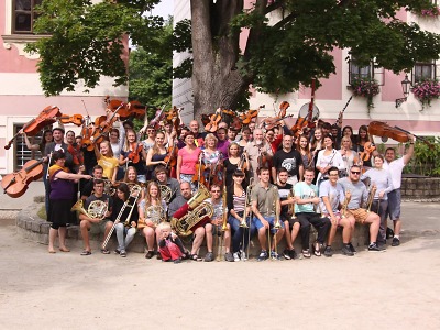 Podkrkonošský symfonický orchestr veze do Pojizeří exotiku