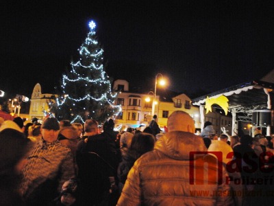 Začátek adventu v Semilech tradičně zahájí rozsvícení vánočního stromu