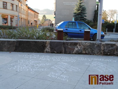 Po otočce na semilském kruhovém objezdu zajel až do prodejny