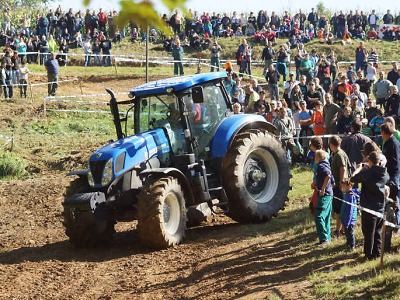Fanoušci závodu traktorů se opět sjedou do Bozkova