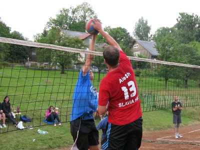 Volejbaloví veteráni a mixy se utkají na 46. ročníku Sklenařických deblů