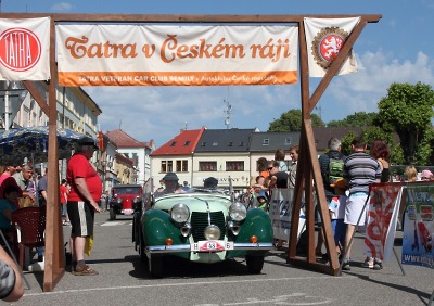 Historické vozy Tatra pojedou v sobotu okruh z Jilemnice na Benecko