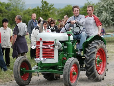 Příznivci traktorů se podesáté sjedou na Vyskeř