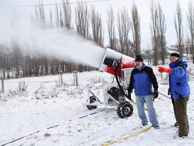 Teploty klesly a zimní areály okamžitě zasněžují
