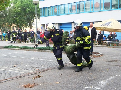 Hasiči uctí své kolegy závodem na liberecký mrakodrap