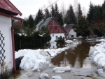 V Dolní Sytové jsou zaplavené domy, obyvatele zachraňovali hasiči