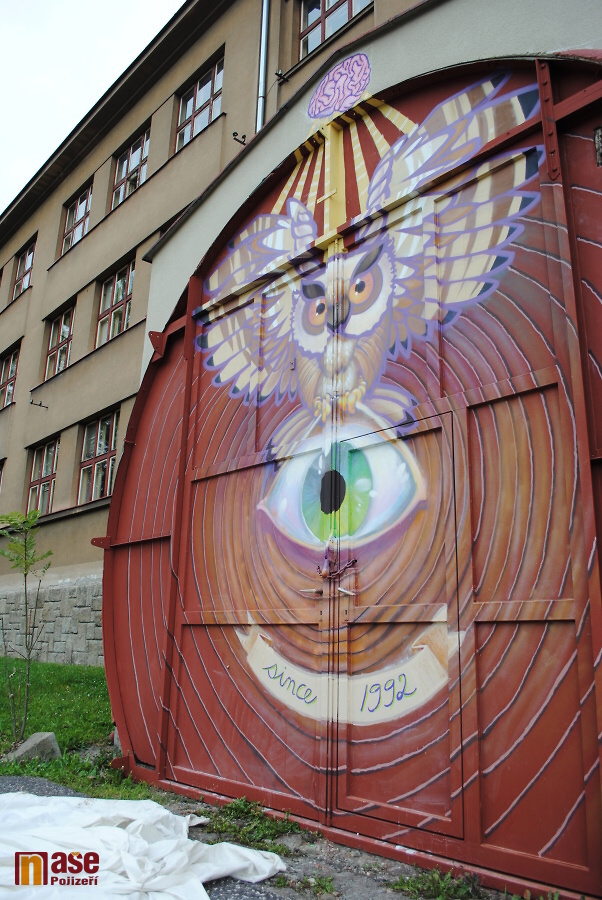 Odhalení malby na vratech waldorské školy v Semilech<br />Autor: Petr Ježek