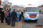 FOTO: Historické autobusy lákaly v Semilech davy nadšených cestujících