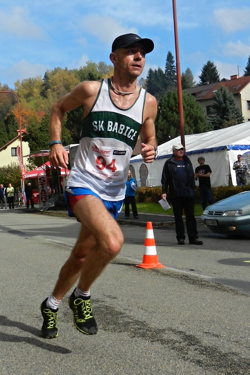 Benešovský maratón a půlmaratón Pojizeřím 2013- celkový vítěz Radek Brunner<br />Autor: Archív Jiří P. Lukeš