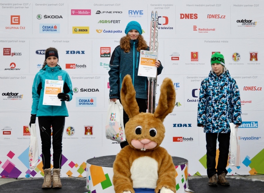 Dvojnásobně zlatá Veronika Gallová - lyžařský orientační běh<br />Autor: Archív KÚ Libereckého kraje. Štafeta běžkyň na lyžích