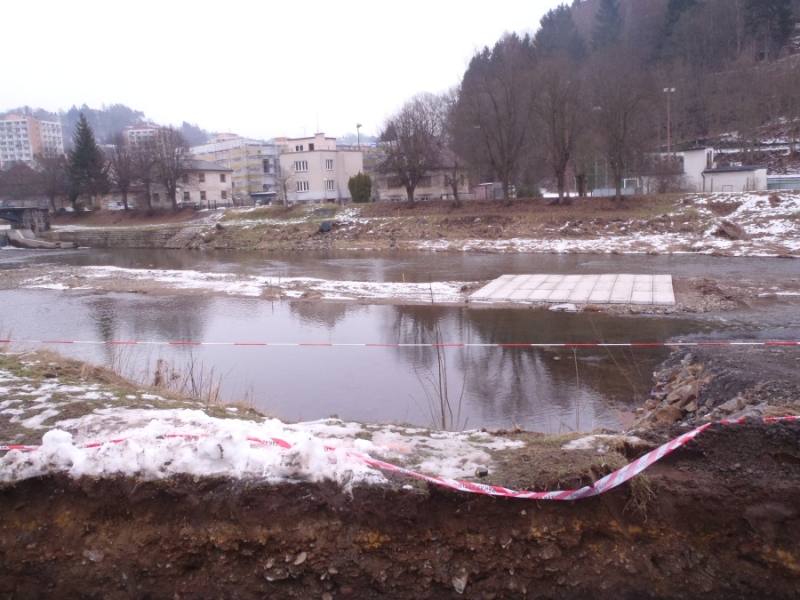 Stavba provizorního mostu v Železném Brodě<br />Autor: Archív KÚ Libereckého kraje