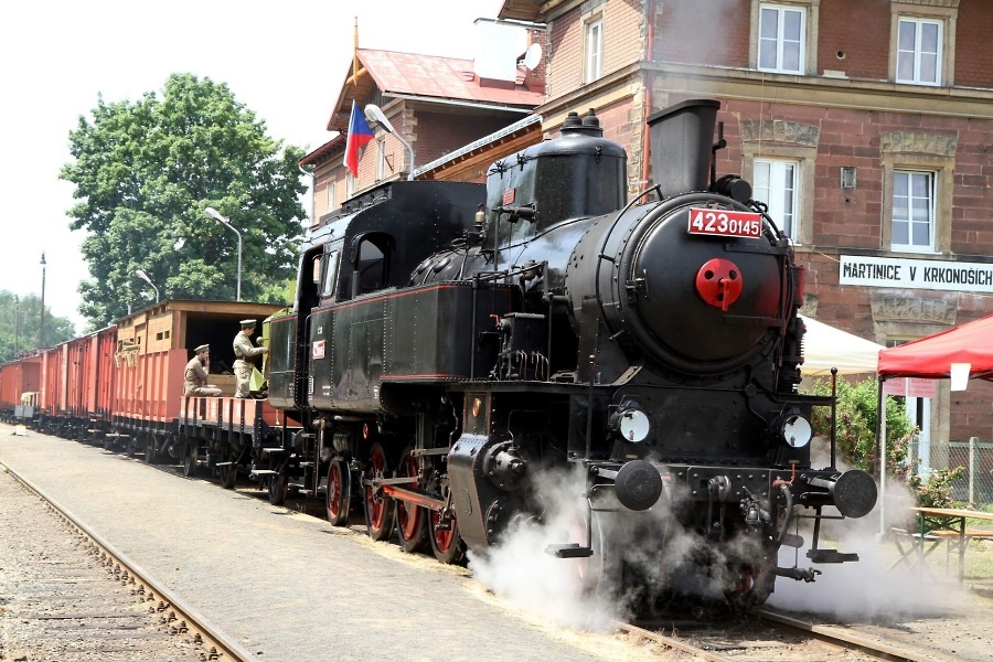 Zastavení legionářského vlaku v železniční stanici Martinice v Krkonoších<br />Autor: Jiří Novák