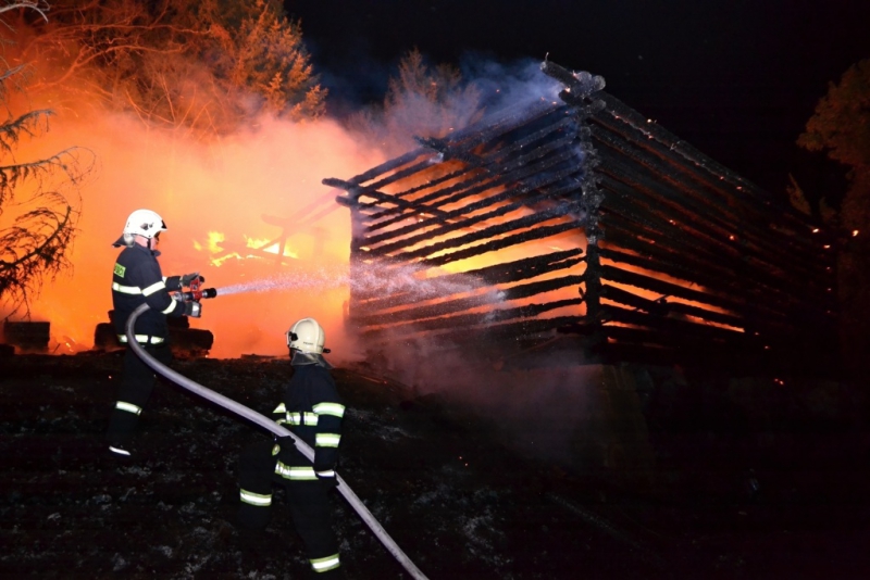 Rozsáhlý požár chalupy v Nové Vsi nad Popelkou
