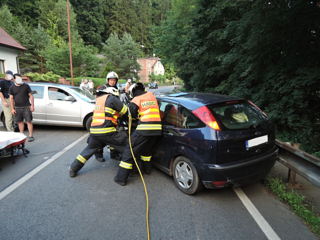 Nehoda dvou vozidel v Benešově u Semil<br />Autor: HZS Libereckého kraje, stanice Semily