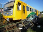Srážka vlaku s osobním autem u zastávky Karlovice - Sedmihorky