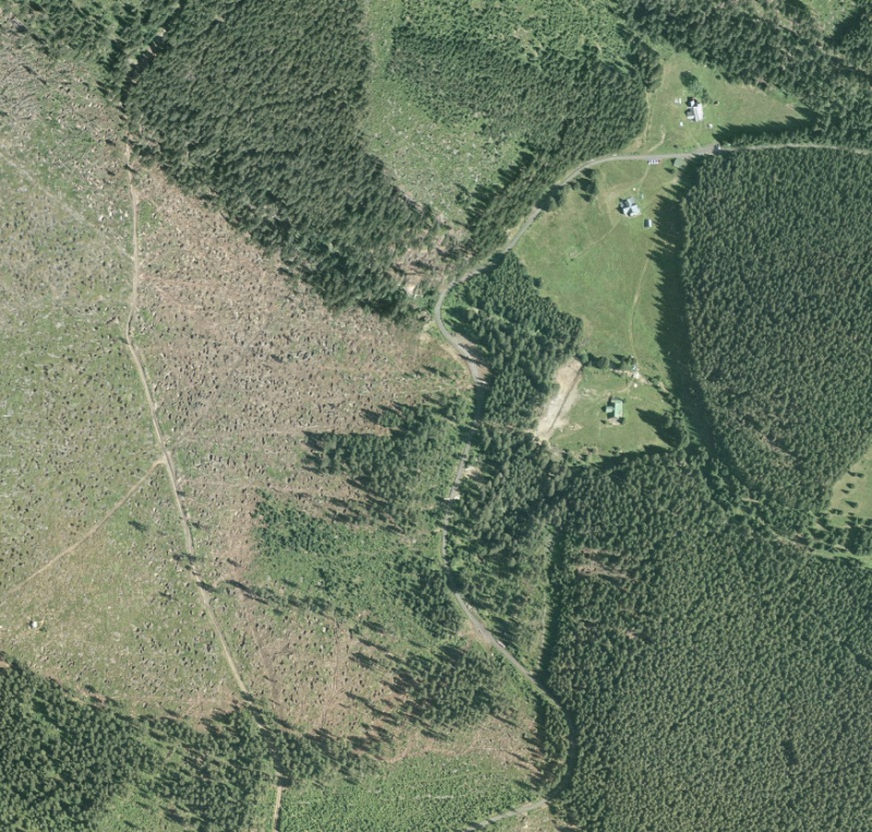 Srovnávací ortofotografie oblasti Žacléřských Bud z let 2005 a 2007, kde je vidět plošné poškození lesa po orkánug_0029.jpg<br />Autor: Archiv Správa KRNAP