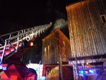 Požár ve třípodlažní dřevostavbě v Harrachově