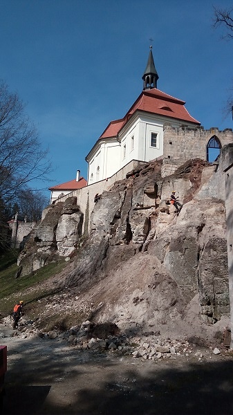 Stabilizace skalního podloží pod hradem Valdštejn<br />Autor: Archiv Turnovské památky a cestovní ruch