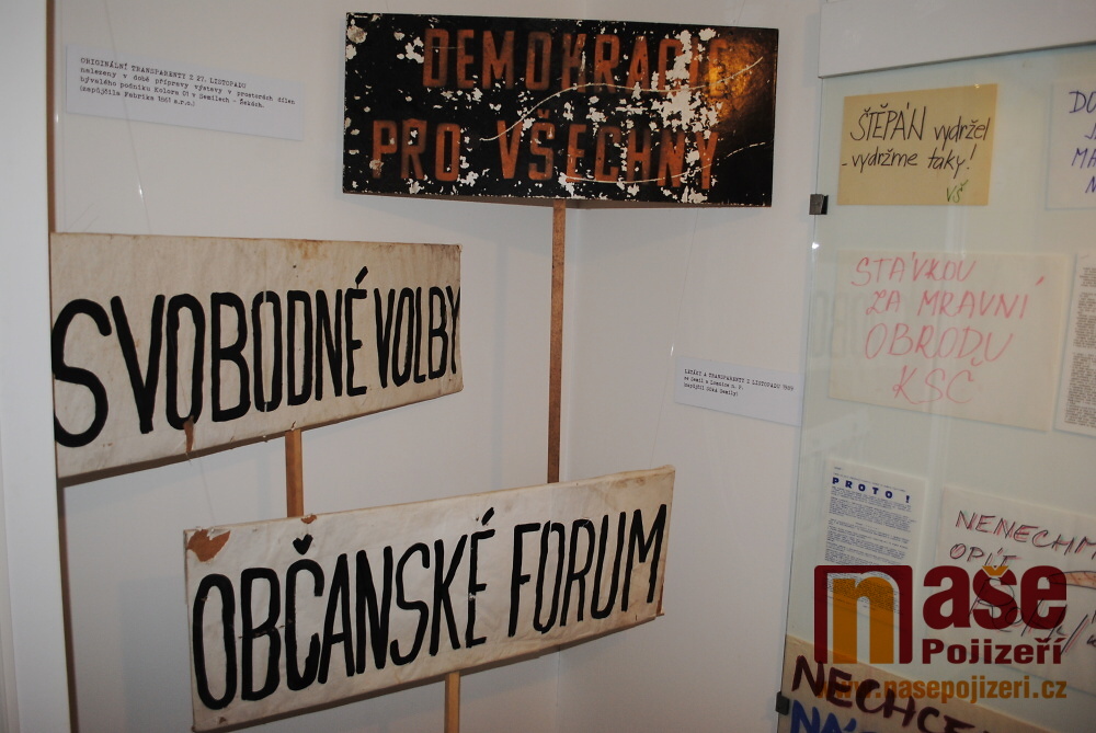 Vernisáž výstavy Sametová revoluce v Semilech<br />Autor: Petr Ježek
