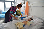 Malý Kristián v českolipské nemocnici s rodiči a hosty