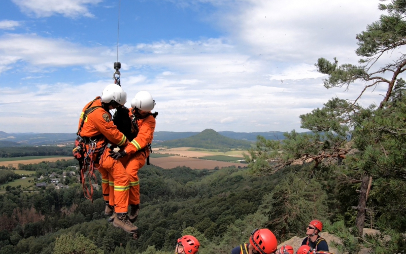 Cvičení krajských hasičů ve skalní oblasti Vlhošť<br />Autor: HZS Libereckého kraje