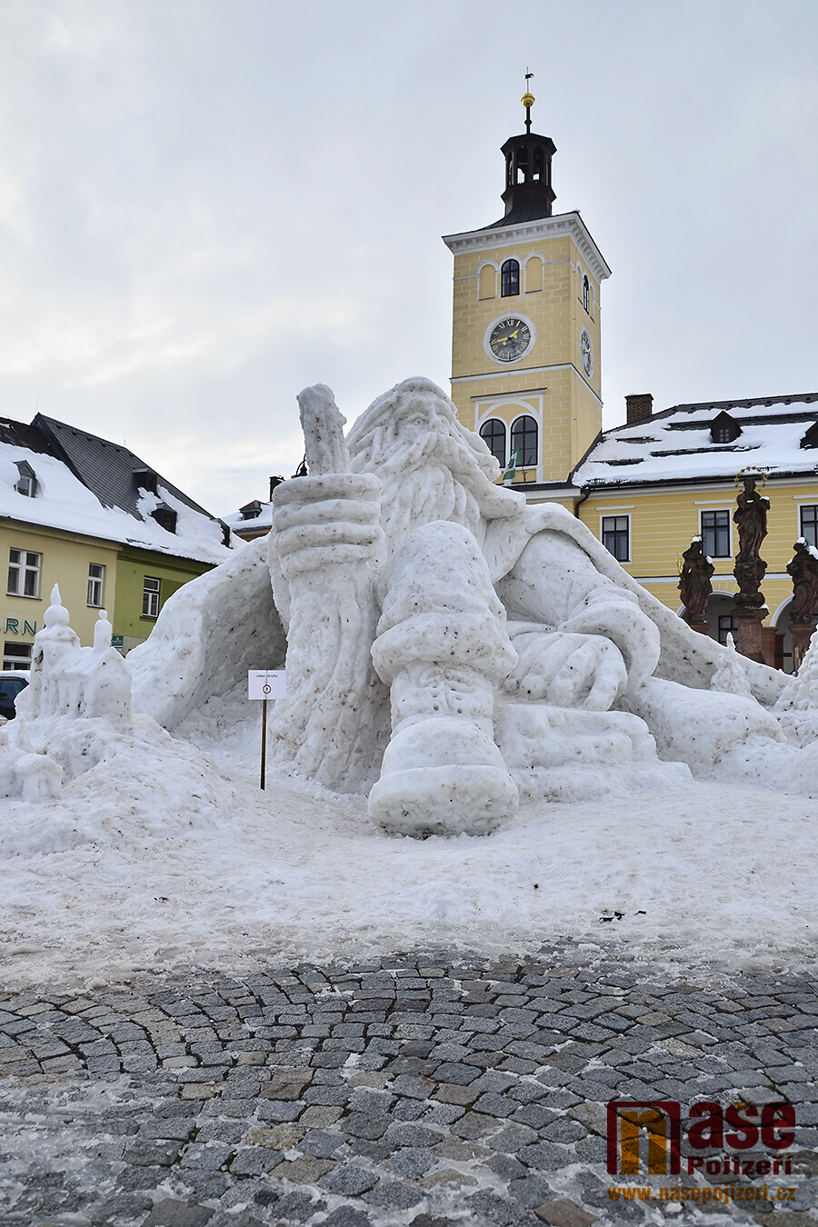 Dokončená sněhová socha Krakonoše na jilemnickém náměstí<br />Autor: Vratislav Pospíchal