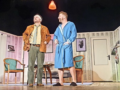 1 + 1 = 3 aneb komedie o záletném taxikáři