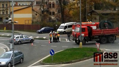 Jablonec vyděsila podezřelá taška. Nešlo o výbušninu, ale vánoční ozdoby