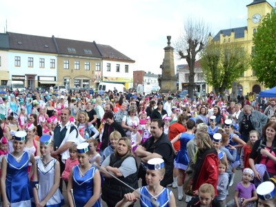 Jubilejní ročník Lomnického hudebního jara ozdobil mažoretkový rekord