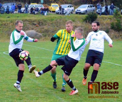 I.B třída: Málo pěkného fotbalu, ale hned pět červených karet