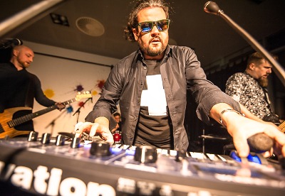 V rámci Malé domácí scény zahrají All Friends Dead & Am I God