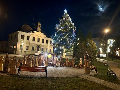 ČEZ rozsvítil rekordních 374 stromečků po celém Česku