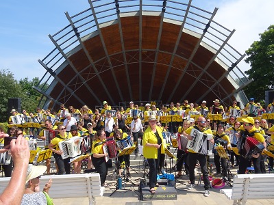 Happy Junior Band rozezní prostor před turnovskou Střelnicí