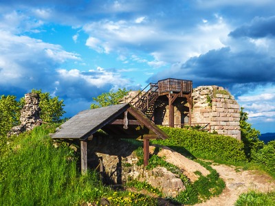 Zřícenina hradu Kumburk přináší krásný výhled na krajinu Českého ráje